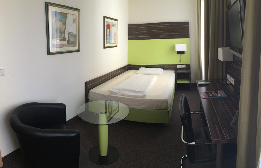 Behringers City Hotel Nuernberg ภายนอก รูปภาพ